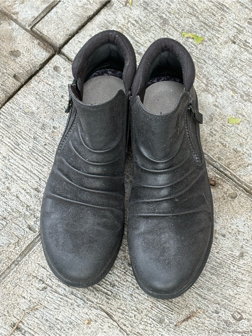 Clark’s Black Zip Low Boot Size 9